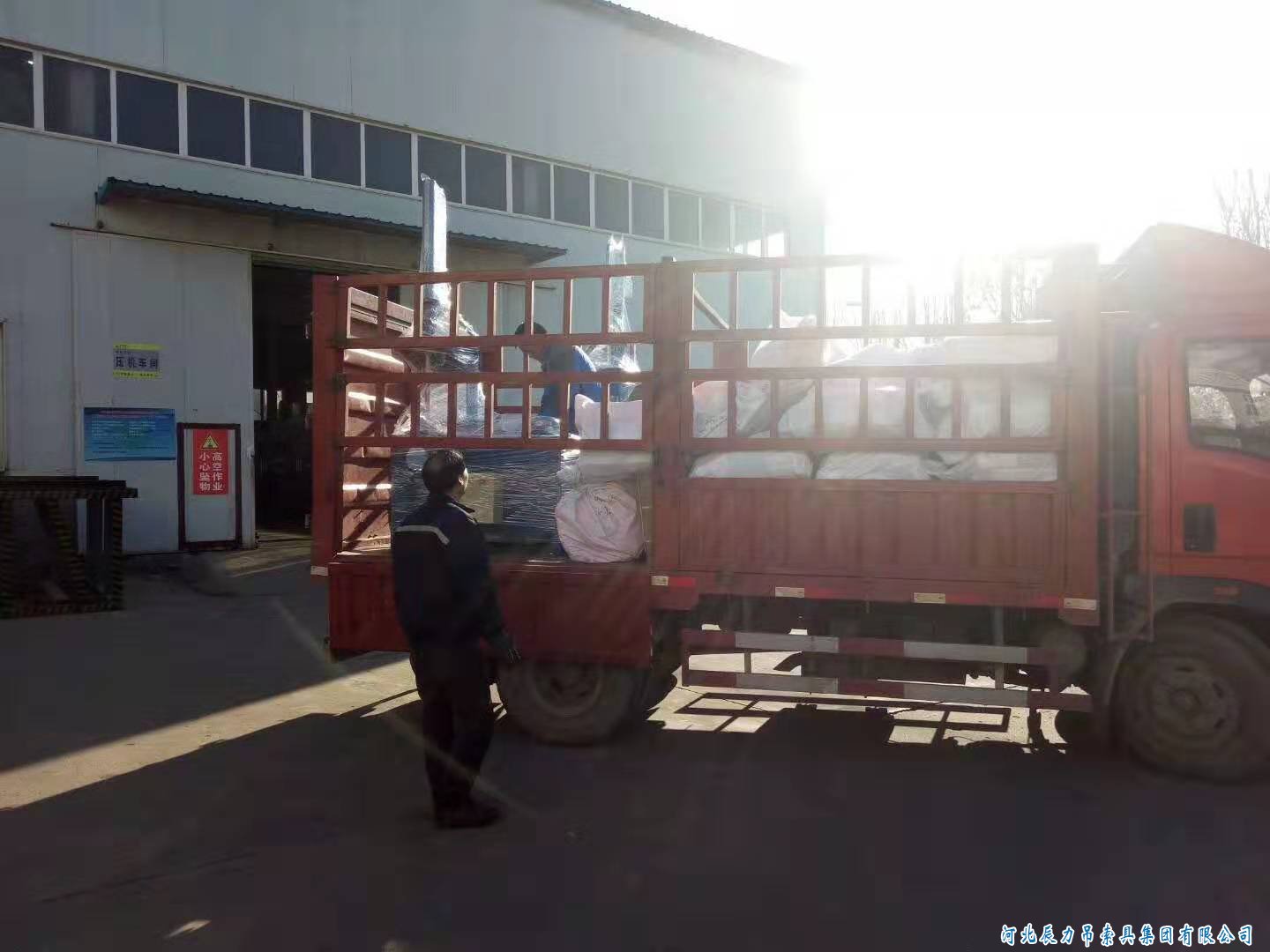 兩臺辰力32型鋼絲繩插套機(jī)發(fā)貨！