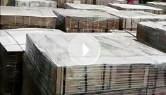 辰力吊裝帶、吊索具產(chǎn)品集裝箱排隊(duì)裝箱中，準(zhǔn)備出口